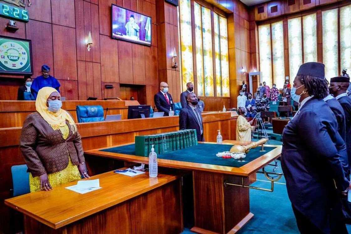 'Yan Majalisar Wakilai Sun Gayyaci Ministan Buhari Yazo Ya Musu Cikakken Bayani 'Yan Majalisar Wakilai Sun Gayyaci Ministan Buhari Yazo Ya Musu Cikakken Bayani