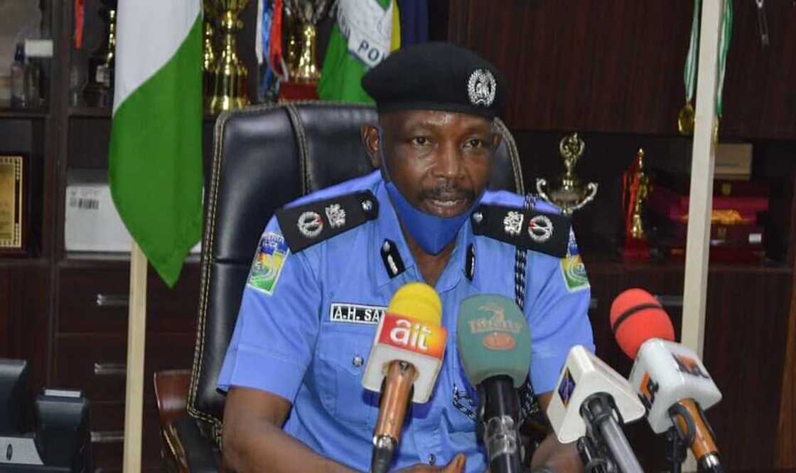 An kama wasu 'yan fashi 2 biyu a jihar Kano An kama wasu 'yan fashi 2 biyu a jihar Kano