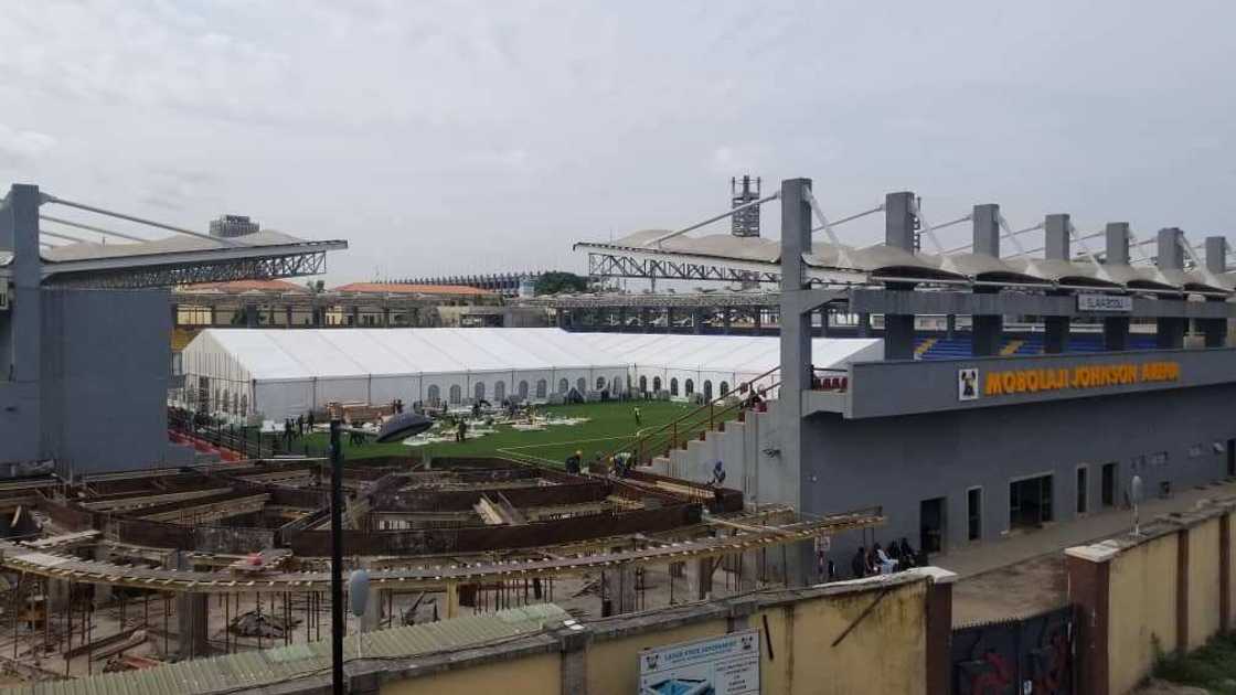 Yanzu-yanzu: Gwamnatin jihar Legas ta mayar da filin kwallo asibitin jinyar masu Coronavirus Yanzu-yanzu: Gwamnatin jihar Legas ta mayar da filin kwallo asibitin jinyar masu Coronavirus