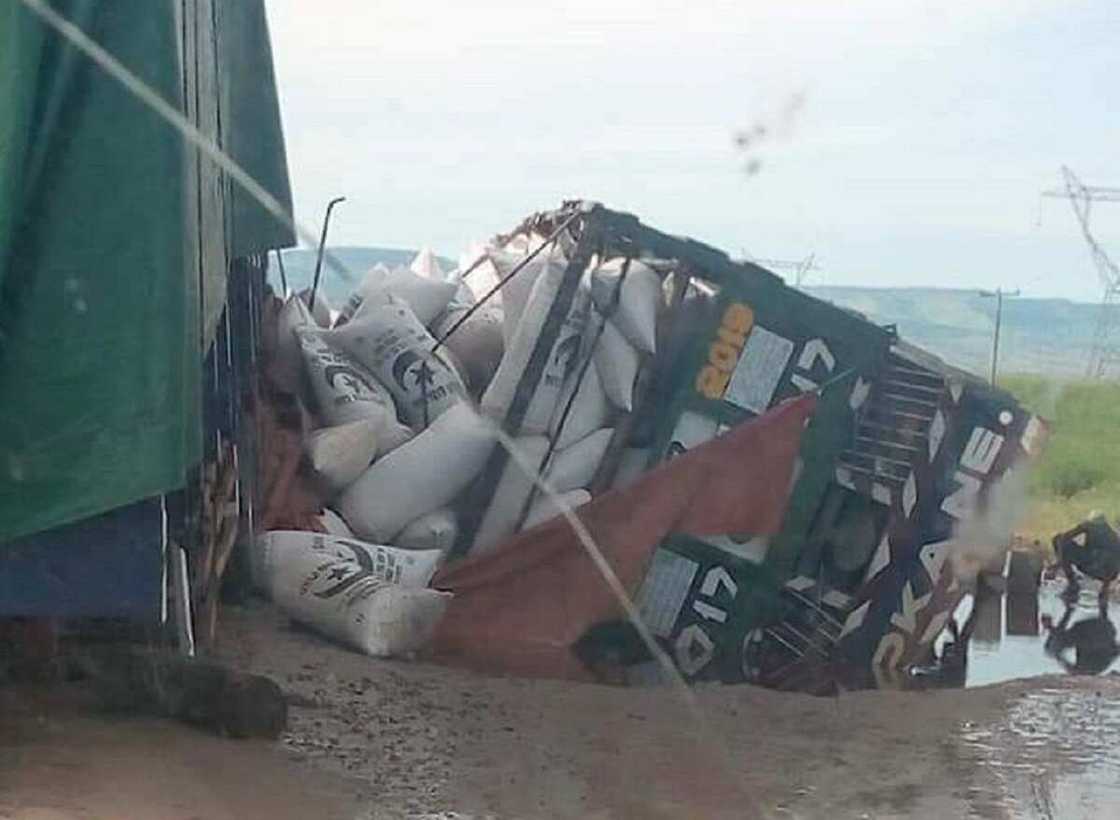 Ana fargabar mutum 10 sun mutu, 30 sun jikkata sakamakon karo da treloli biyu suka yi Ana fargabar mutum 10 sun mutu, 30 sun jikkata sakamakon karo da treloli biyu suka yi