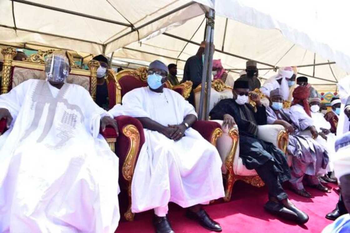 Hotunan yadda aka yi addu'ar ukun marigayi Sarki Zazzau, Alhaji Shehu Idris Hotunan yadda aka yi addu'ar ukun marigayi Sarki Zazzau, Alhaji Shehu Idris