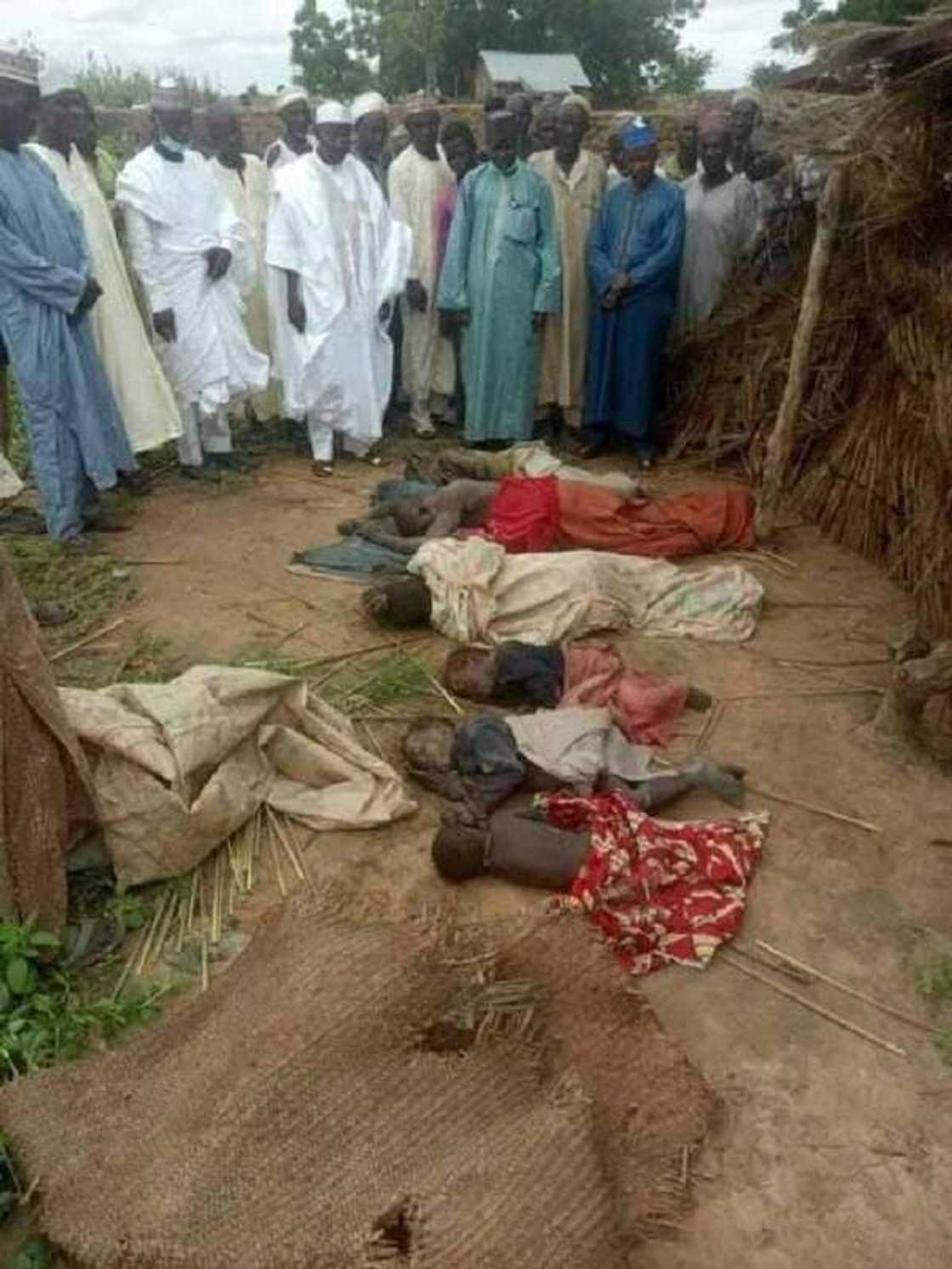 Yan gida daya su 6 sun mutu bayan gini ya ruso masu a Kebbi Yan gida daya su 6 sun mutu bayan gini ya ruso masu a Kebbi