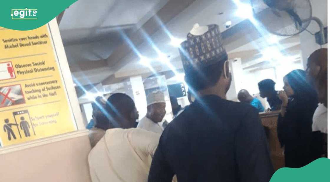 Fasinjoji sun yi zanga-zanga a filin jirgin sama na Kano Fasinjoji sun yi zanga-zanga a filin jirgin sama na Kano