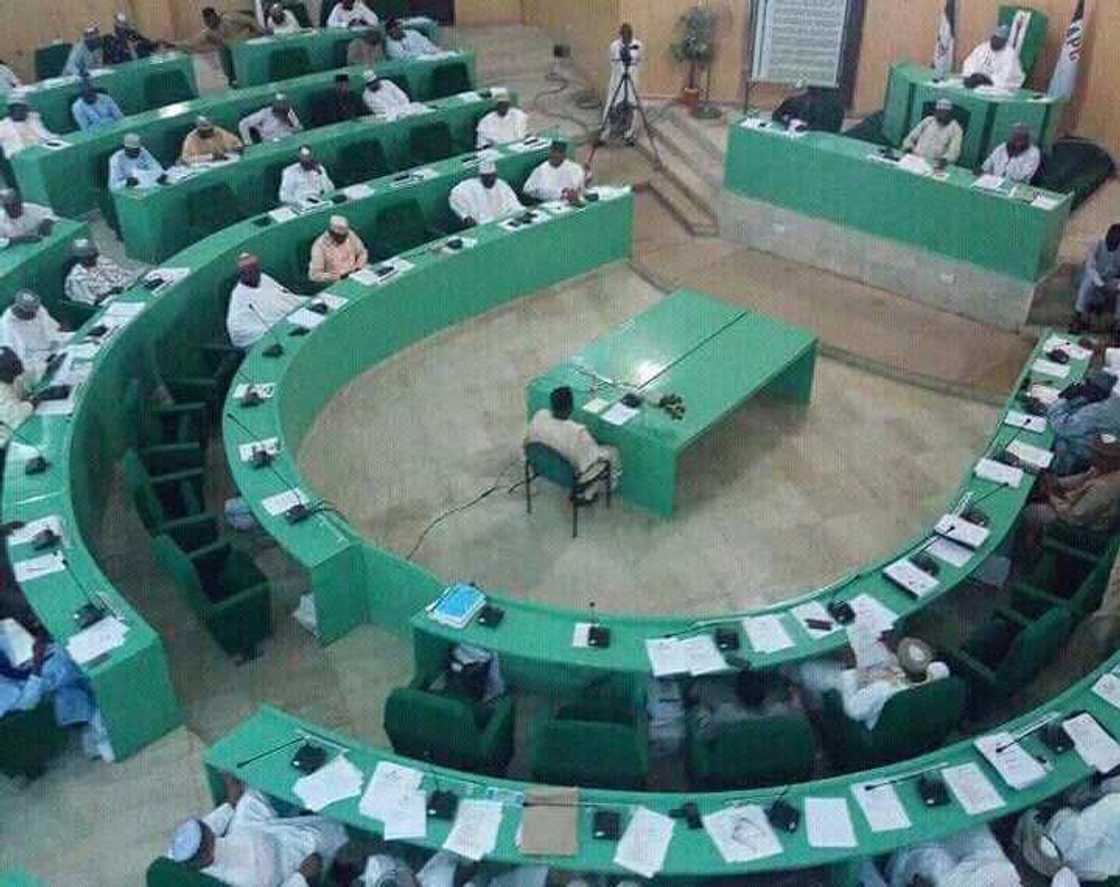 Babban dan majalisar dokoki ya sha matsa a hannun jami'an EFCC a Kano Babban dan majalisar dokoki ya sha matsa a hannun jami'an EFCC a Kano