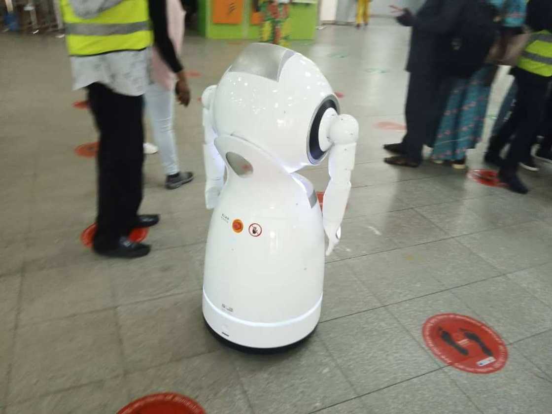FG reportedly acquires robots to battle COVID-19 (photos, video) FG reportedly acquires robots to battle COVID-19 (photos, video)