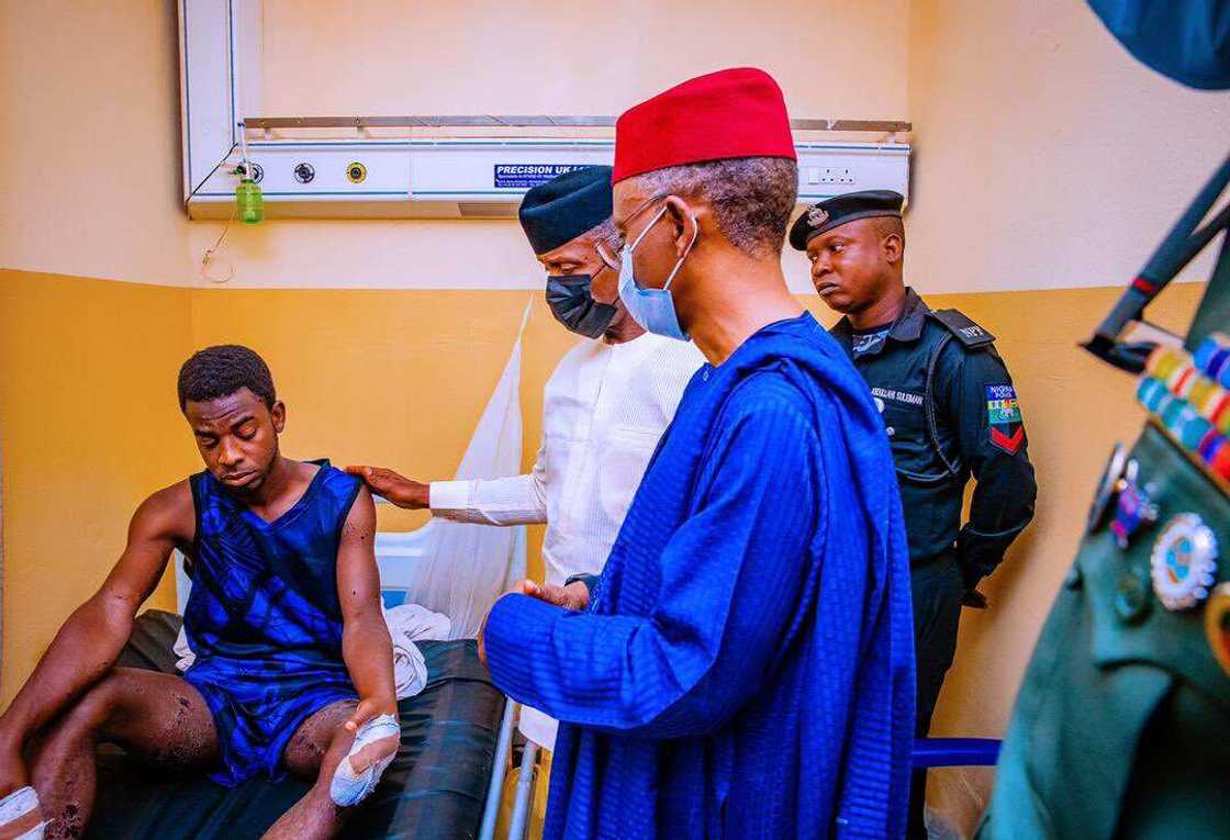 Kaduna train attack, Governor El-Rufai, Survivors of Kaduna train atatck, Vice President Yemi Osinbajo, 44 Nigerian Army Reference Hospital in Kaduna Kaduna train attack, Governor El-Rufai, Survivors of Kaduna train atatck, Vice President Yemi Osinbajo, 44 Nigerian Army Reference Hospital in Kaduna
