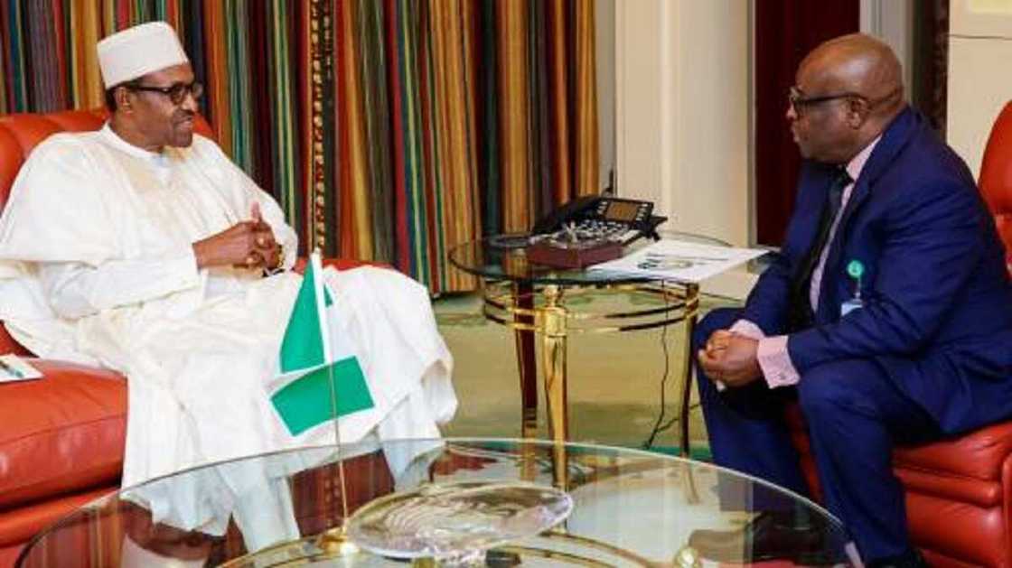 Onnoghen: Buhari ya fattakeni ne bayan an ce masa na gana da Atiku a Dubai Onnoghen: Buhari ya fattakeni ne bayan an ce masa na gana da Atiku a Dubai