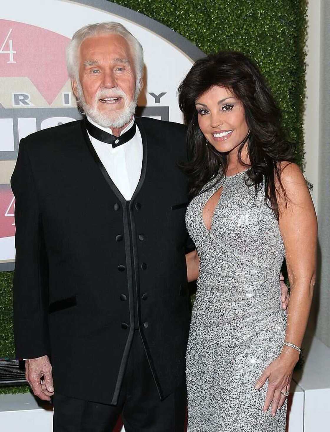 How old is Kenny Rogers' wife How old is Kenny Rogers' wife