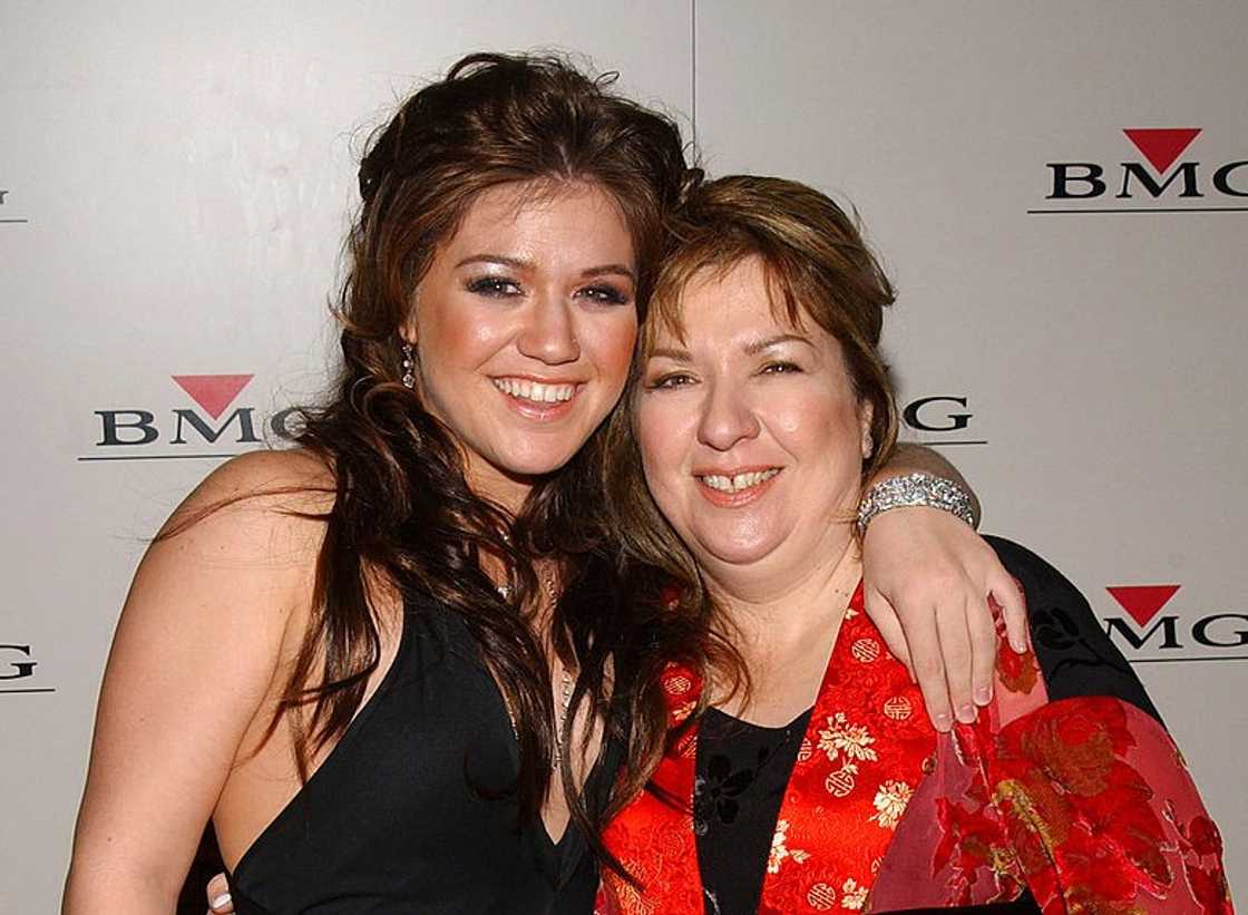 Kelly Clarkson and mother Jeanne posing at BMG After GRAMMY Party Kelly Clarkson and mother Jeanne posing at BMG After GRAMMY Party