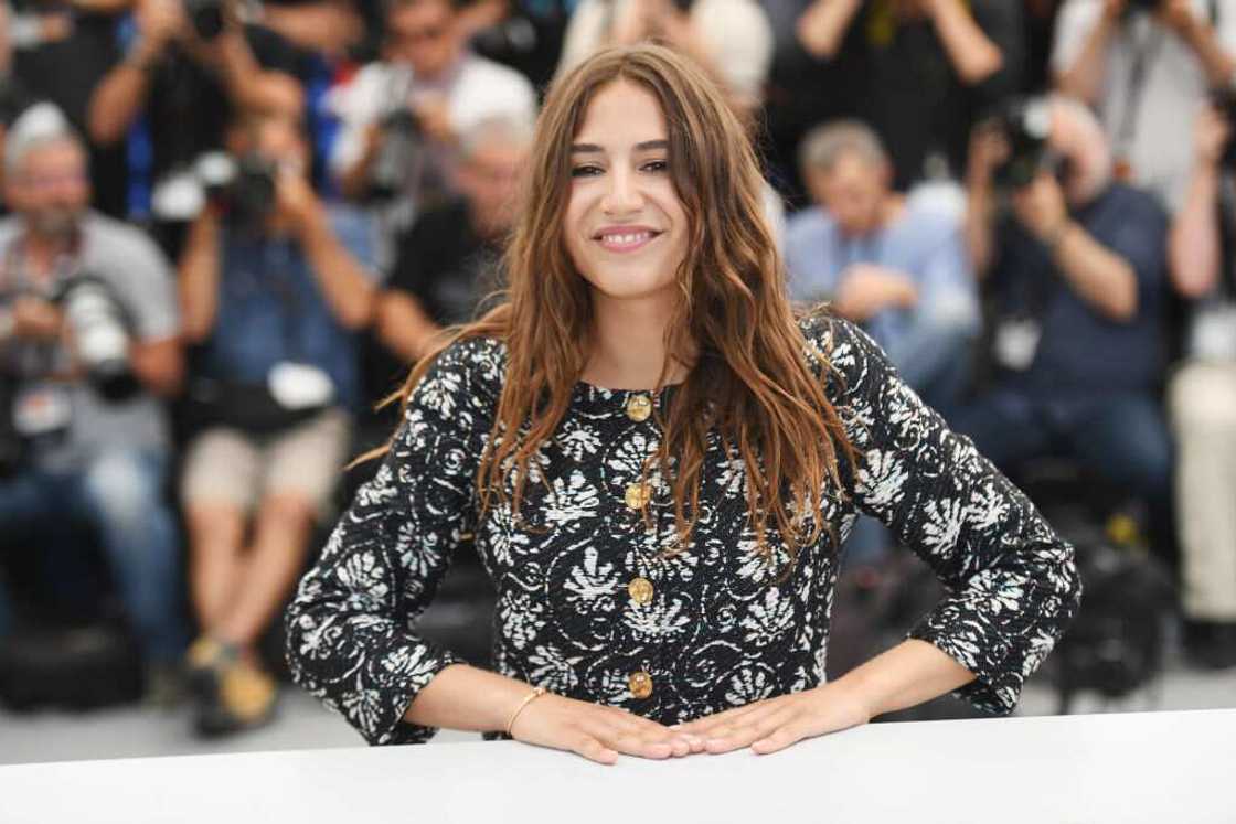 Izïa Higelin: biographie, compagnon, films, albums, photos Izïa Higelin: biographie, compagnon, films, albums, photos