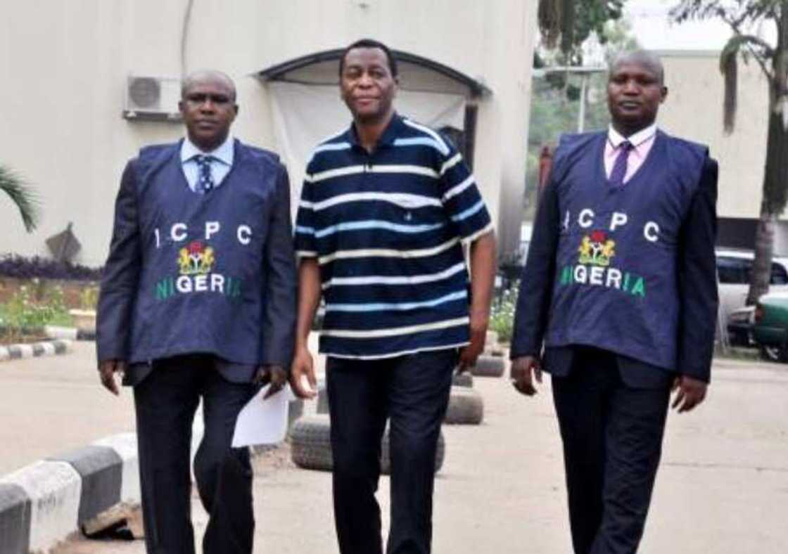 Hukumar ICPC ta kwato garkame kadarori da dan majalisar Yobe ya boye na mazabarsa Hukumar ICPC ta kwato garkame kadarori da dan majalisar Yobe ya boye na mazabarsa