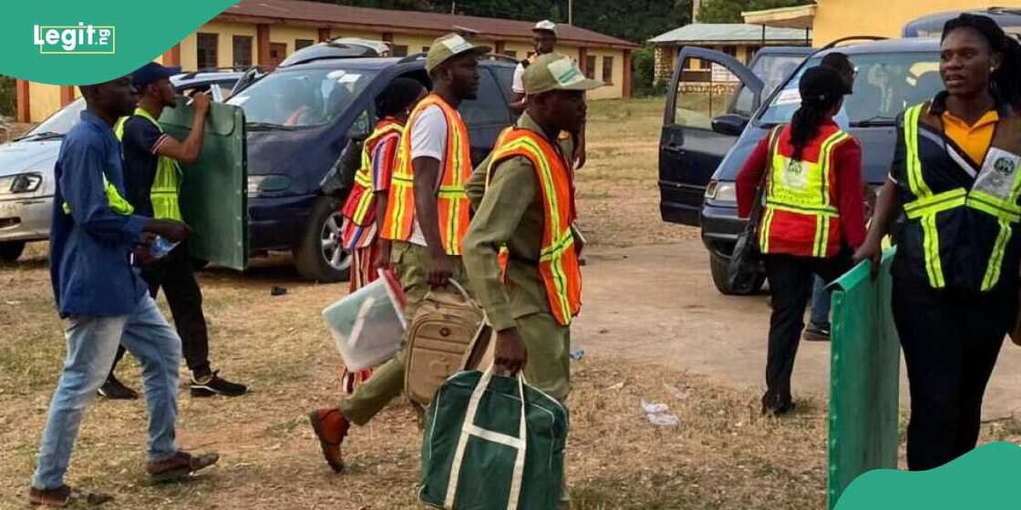 INEC ta wallafa bidiyon yadda aka lalata kayayyakin zabe a jihar Enugu. INEC ta wallafa bidiyon yadda aka lalata kayayyakin zabe a jihar Enugu.