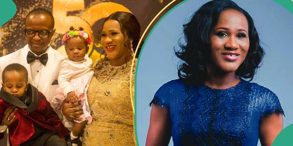 Sunmbo shares touching prayer with single mothers. Sunmbo shares touching prayer with single mothers.
