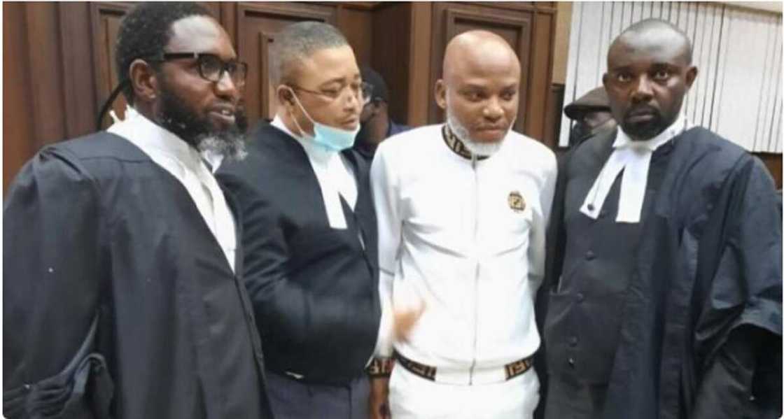 DSS ta hana Nnamdi Kanu sauya tufafi tun bayan kama shi watanni 4 da suka shude, Lauyansa DSS ta hana Nnamdi Kanu sauya tufafi tun bayan kama shi watanni 4 da suka shude, Lauyansa