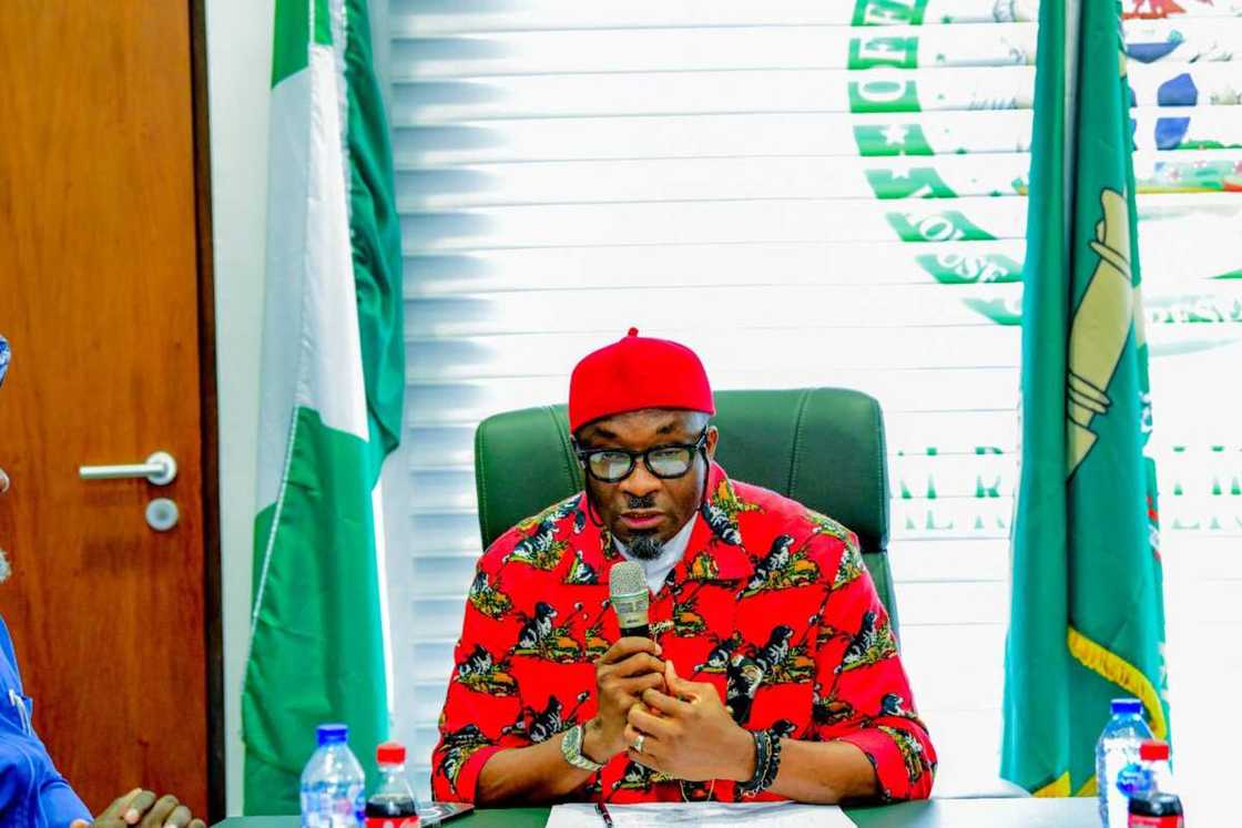 Benjamin Kalu ya bayyana asarar da yankin Kudu maso Gabas ga yi a dalilin dokar zaman gida Benjamin Kalu ya bayyana asarar da yankin Kudu maso Gabas ga yi a dalilin dokar zaman gida