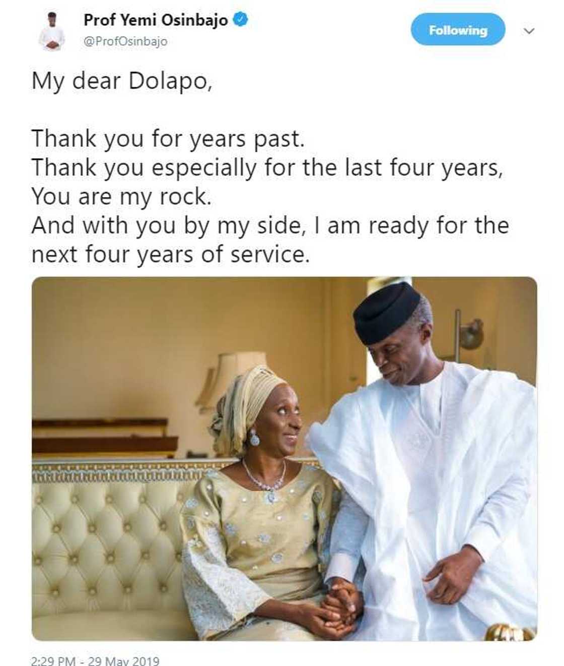 Hotuna: Wasu kalaman soyayya da mataimakin shugaban kasa Yemi Osinbajo ya yiwa matarsa, jim kadan bayan rantsar dasu