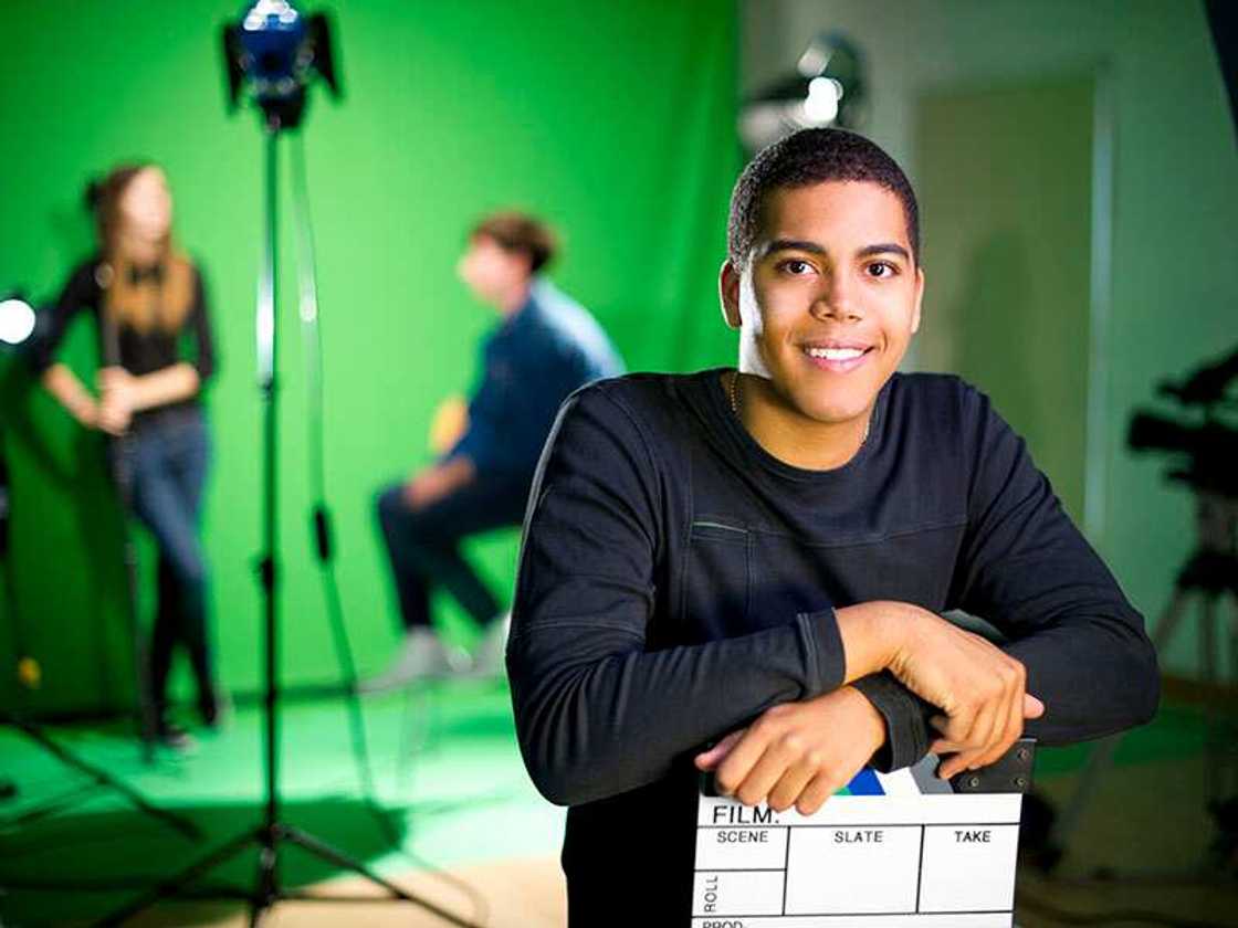 Filmmaking schools in Canada Filmmaking schools in Canada