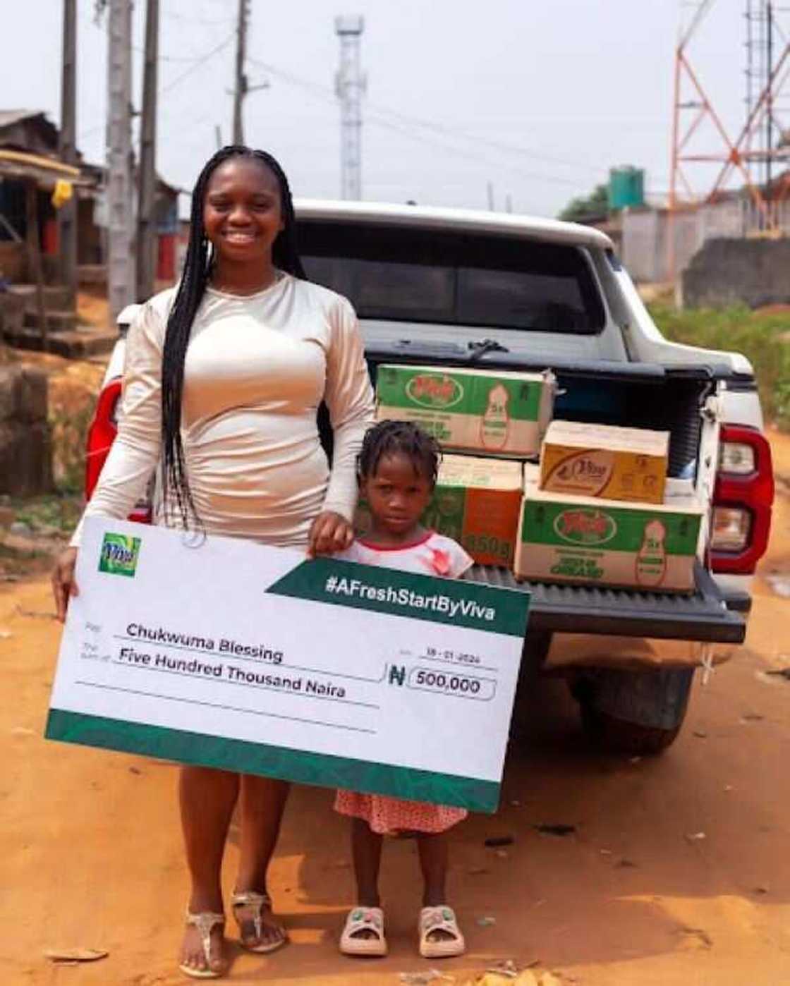 Single mum who graduated with first class receives 500k, supplies from Viva detergent Single mum who graduated with first class receives 500k, supplies from Viva detergent
