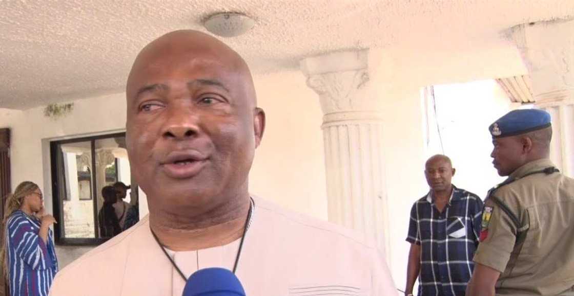 Kungiyar Biyafara ta ce dole Uzodinma ya sauka daga Gwamnan Imo Kungiyar Biyafara ta ce dole Uzodinma ya sauka daga Gwamnan Imo