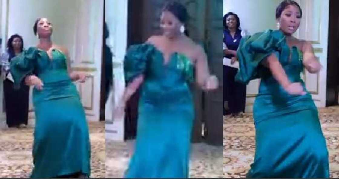 Lady Becomes a Viral Sensation as her Unique Dancing Steps Mesmerises Everyone at a Wedding Party Lady Becomes a Viral Sensation as her Unique Dancing Steps Mesmerises Everyone at a Wedding Party