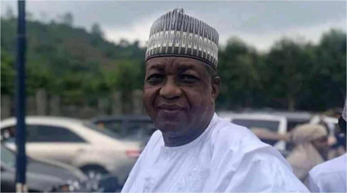Just in: Former Nigerian minister dies at the age of 60 as he is buried in Abuja amid tears Just in: Former Nigerian minister dies at the age of 60 as he is buried in Abuja amid tears