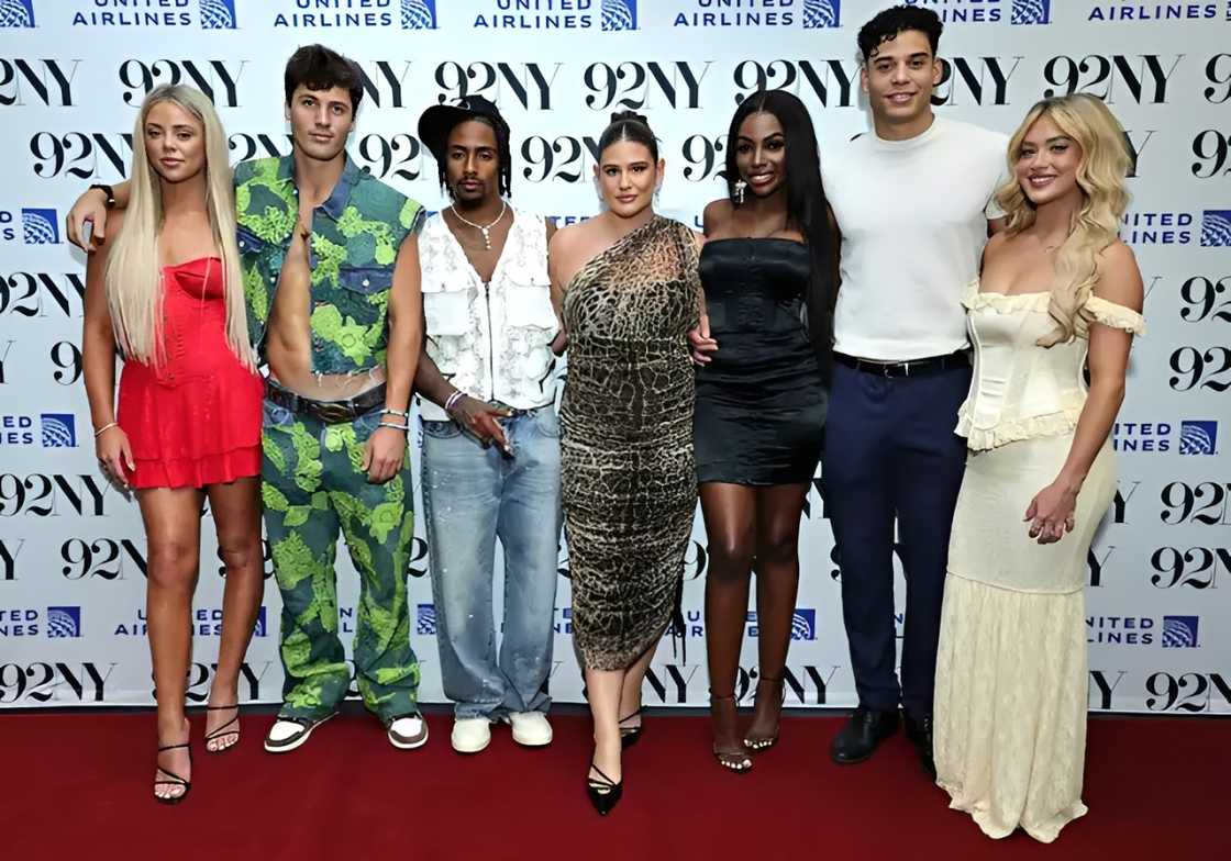 Love Island contestants (L-R): Liv Walker, Rob Rausch, Kordell Beckham, Remi Bader, JaNa Craig, Kenny Rodriguez, and Kaylor Martin Love Island contestants (L-R): Liv Walker, Rob Rausch, Kordell Beckham, Remi Bader, JaNa Craig, Kenny Rodriguez, and Kaylor Martin