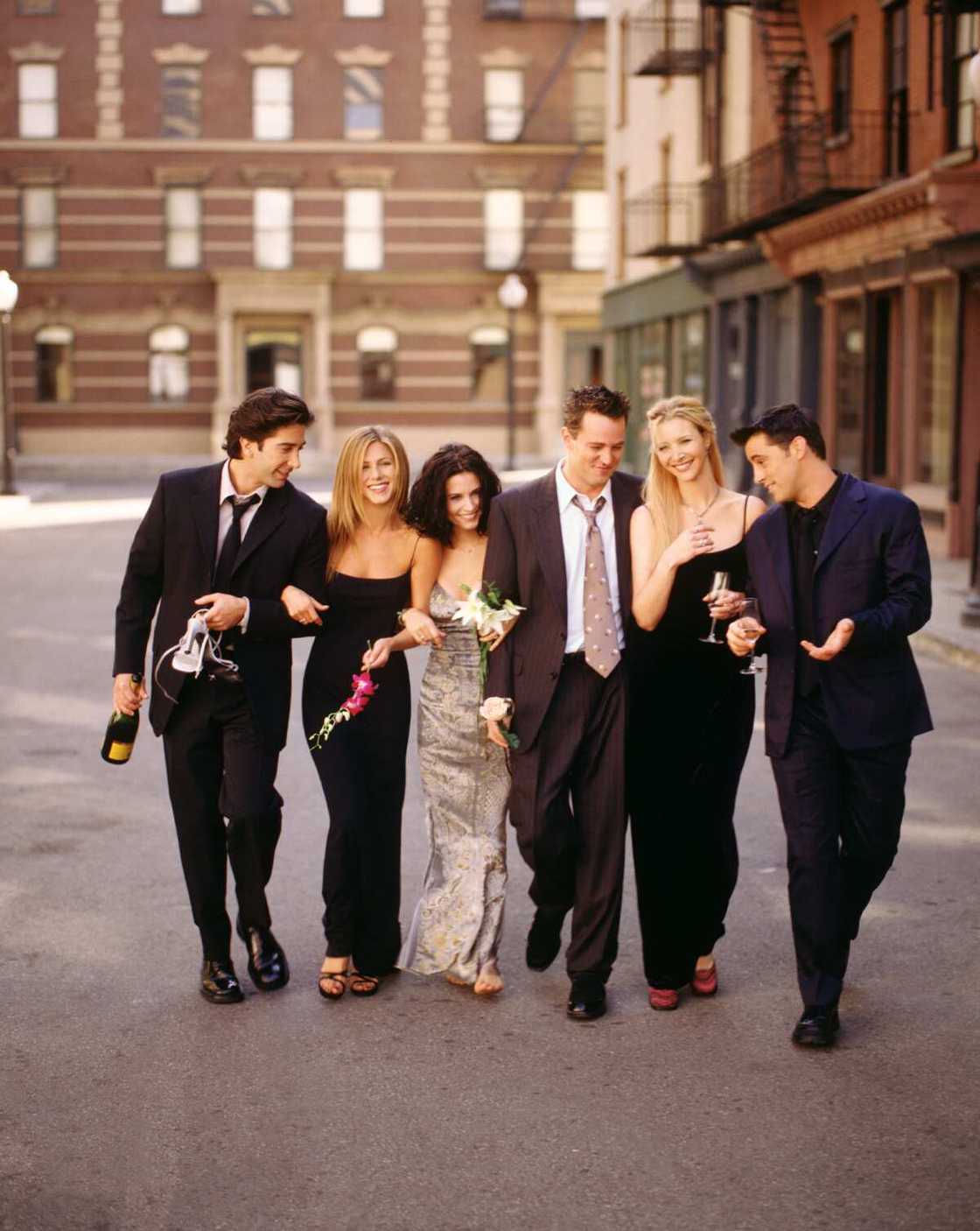 Acteurs de la série comique "Friends" de NBC. Sur la photo : David Schwimmer, Jennifer Aniston, Courteney Cox, Matthew Perry, Lisa Kudrow, Matt LeBlanc. (Photo de Warner Bros. Télévision)