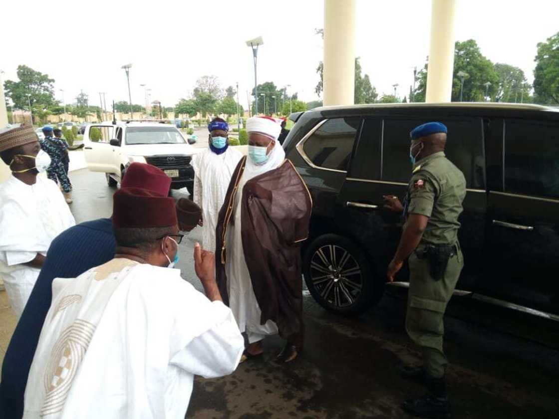 Yanzu-yanzu: Kwana 4 bayan ziyarar SLS, Sarkin Musulmi ya kai El-Rufa'i ziyara Yanzu-yanzu: Kwana 4 bayan ziyarar SLS, Sarkin Musulmi ya kai El-Rufa'i ziyara