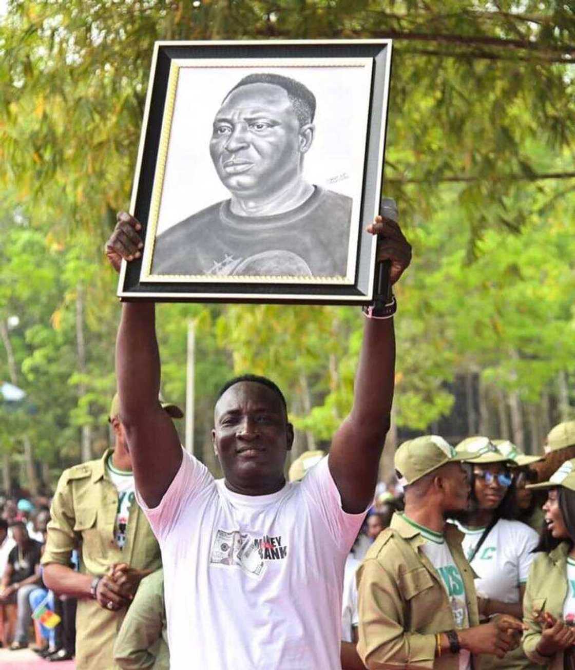 NYSC Corpers in Warri Overwhelmed as Prophet Fufeyin Donates N3m at Wealth Transfer Programme