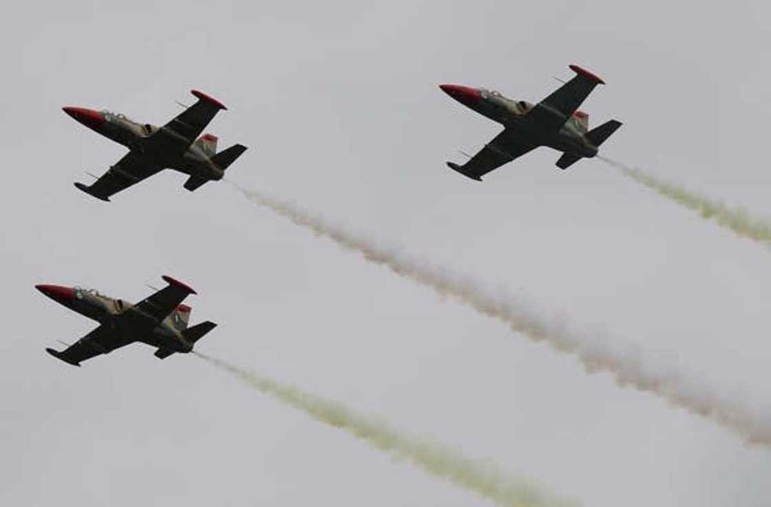 Jiragen NAF sun yi wa 'yan ISWAP luguden wuta yayin da suke cikin jiragen ruwa 11 Jiragen NAF sun yi wa 'yan ISWAP luguden wuta yayin da suke cikin jiragen ruwa 11