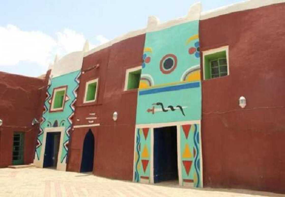 Covid-19: An rufe fadar sarkin Daura bayan mutuwar matar sarki Covid-19: An rufe fadar sarkin Daura bayan mutuwar matar sarki