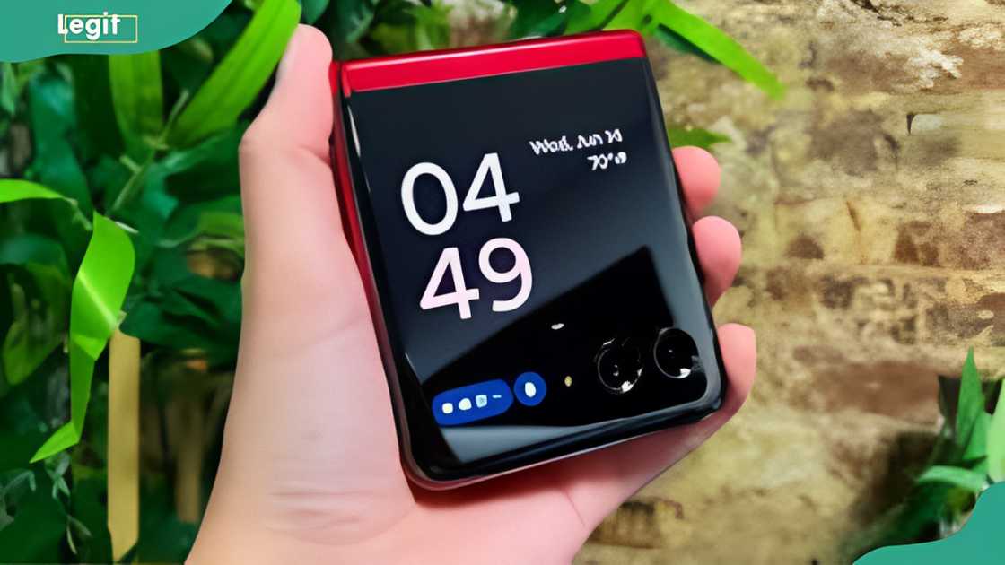 Motorola Razr Plus Luxury Edition Motorola Razr Plus Luxury Edition