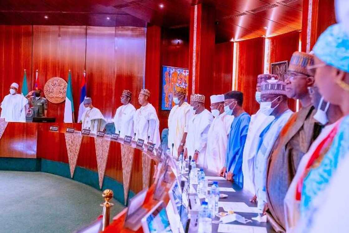 Shugaba Buhari ya sa labule da jiga-jigan APC Shugaba Buhari ya sa labule da jiga-jigan APC