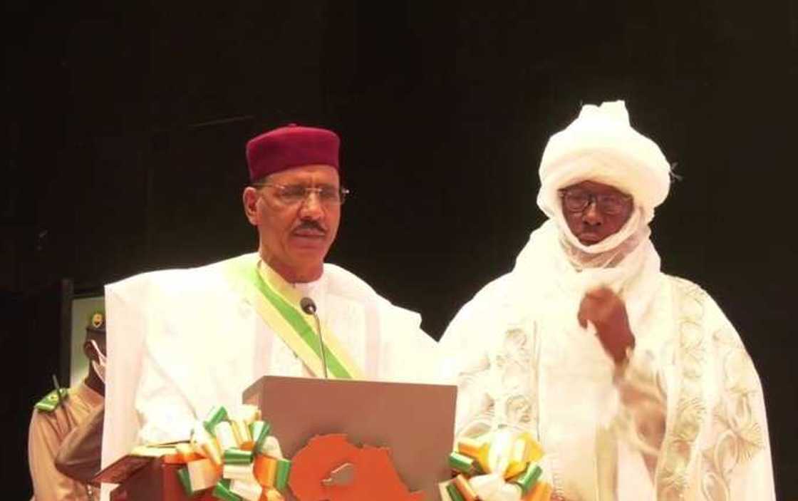 An rantsar da Mohamed Bazoum matsayin sabon shugaban jamhurriyar Nijar An rantsar da Mohamed Bazoum matsayin sabon shugaban jamhurriyar Nijar
