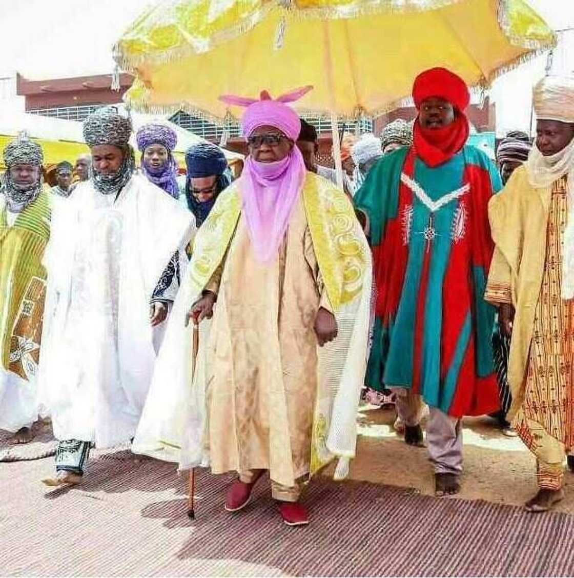 Da duminsa: Lafiya ta samu, an sallamo Sarkin Daura daga asibiti Da duminsa: Lafiya ta samu, an sallamo Sarkin Daura daga asibiti