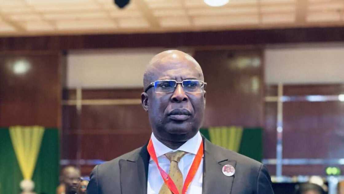 Bokoru ya ce abin da EFCC ta yi wa tsohon ministan bai dace ba kasancewar ya sadaukar da rayuwarsa a yi wa kasa hidima. Bokoru ya ce abin da EFCC ta yi wa tsohon ministan bai dace ba kasancewar ya sadaukar da rayuwarsa a yi wa kasa hidima.