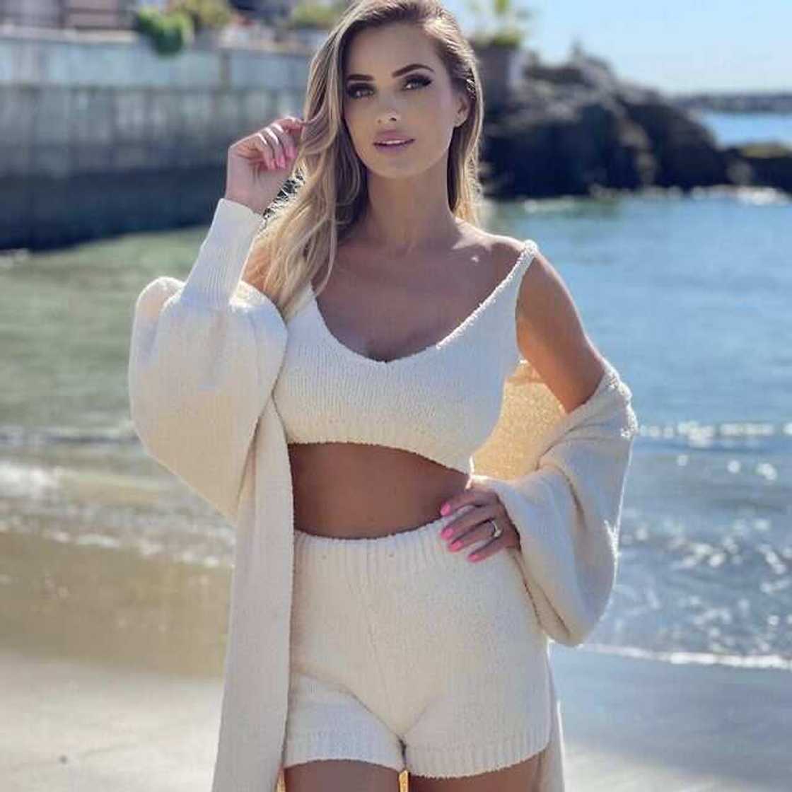 Leanna Bartlett hot Leanna Bartlett hot