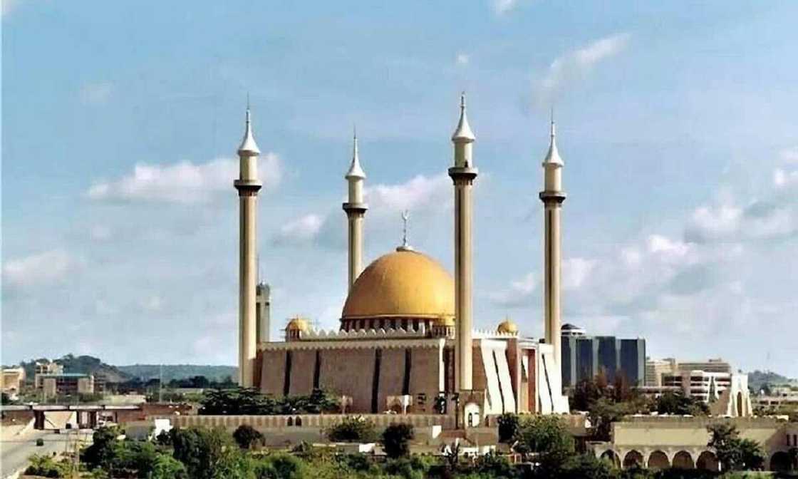 Hotunan masallatai 4 kayatattu a fadin Najeriya Hotunan masallatai 4 kayatattu a fadin Najeriya