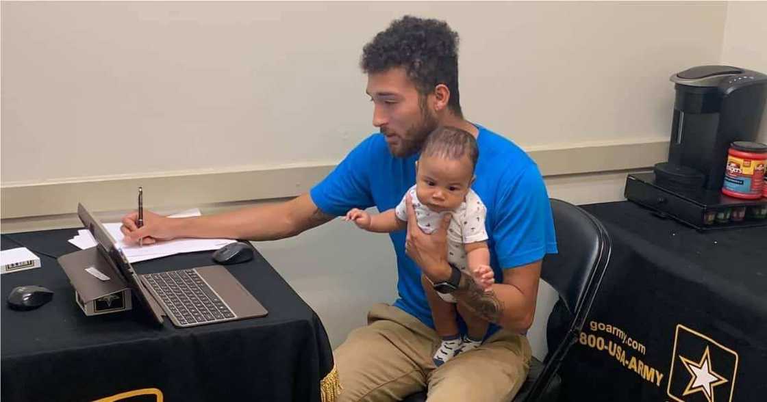 Father goes viral after taking his newborn baby to Army recruitment center to take test Father goes viral after taking his newborn baby to Army recruitment center to take test