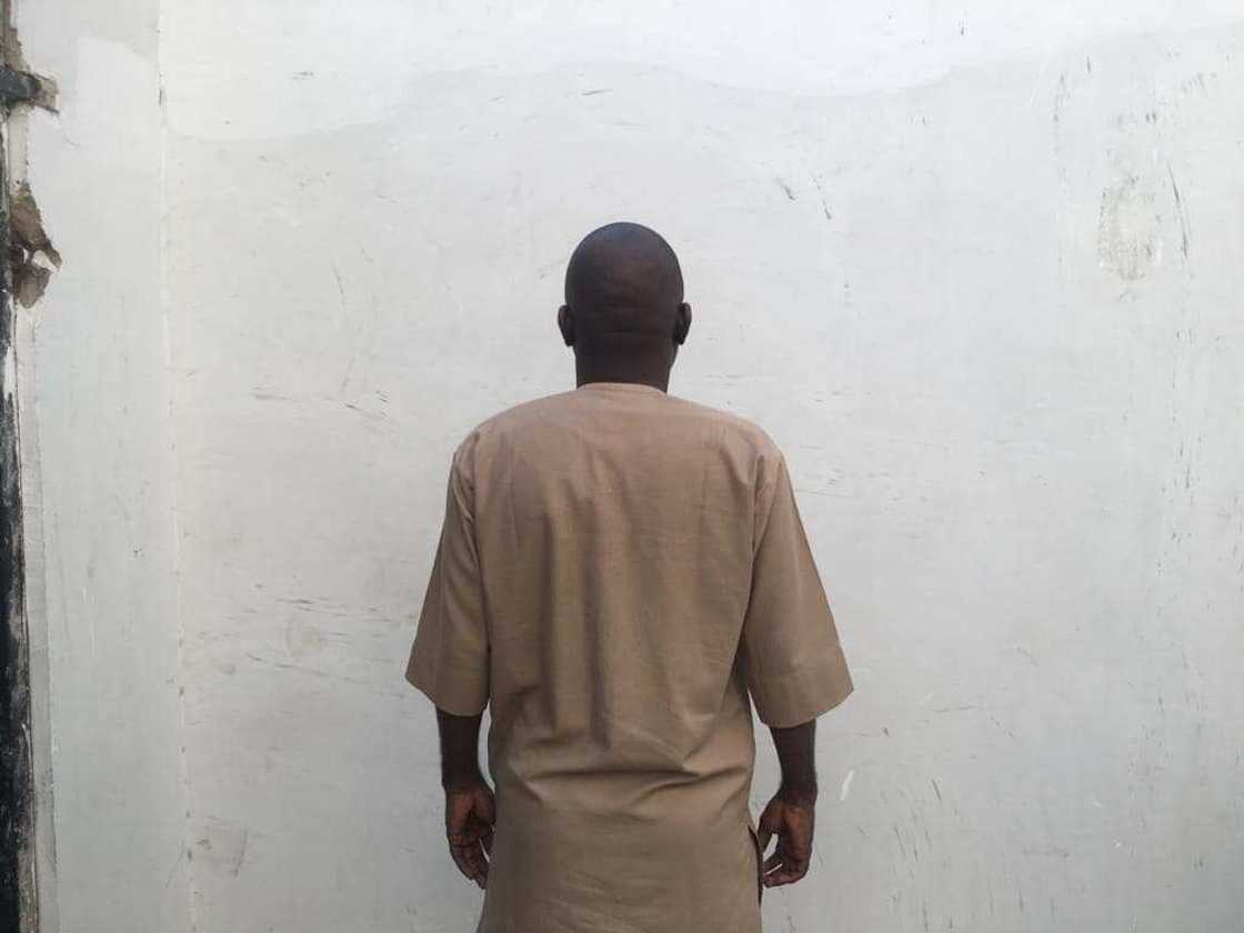 Kano: 'Yan sintiri sun yi ram da mutumin da ke bayyana wa mata al'aurarsa Kano: 'Yan sintiri sun yi ram da mutumin da ke bayyana wa mata al'aurarsa