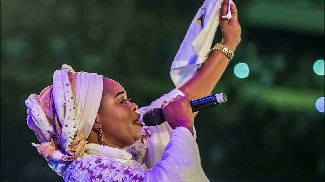 Tope Alabi speaks up for gospel singers Tope Alabi speaks up for gospel singers