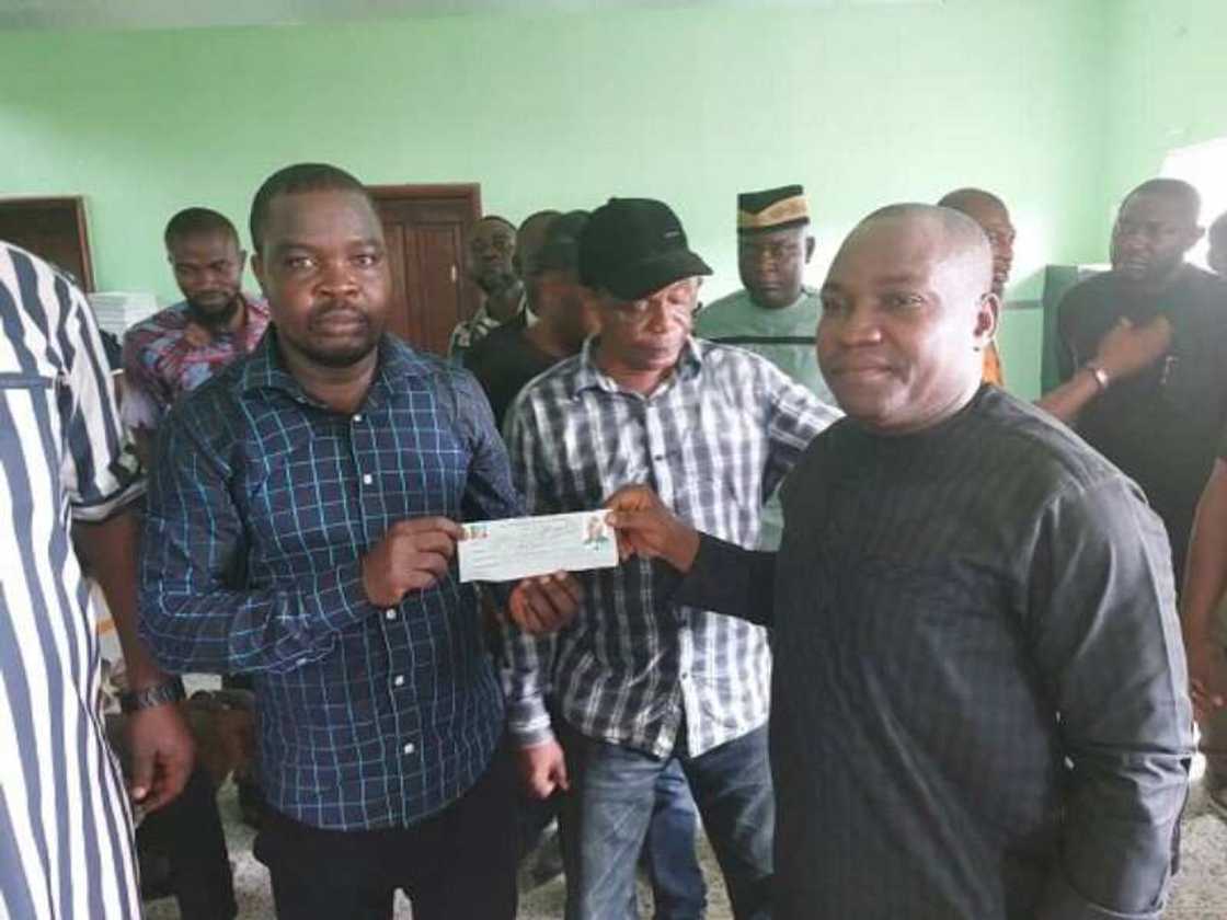 Da Muninsa: Wani Ɗan Majalisar Tarayya Ya Fice Daga Jam'iyyar PDP Zuwa APC Da Muninsa: Wani Ɗan Majalisar Tarayya Ya Fice Daga Jam'iyyar PDP Zuwa APC