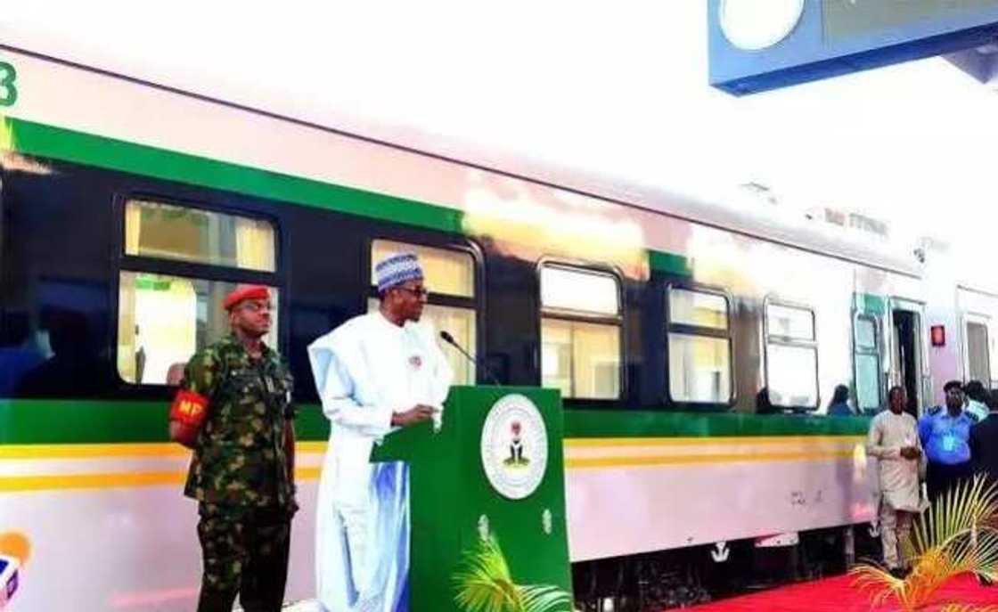 Buhari zai kaddamar da aikin titin jirgin kasa daga Kano zuwa Maradi ranar Talata Buhari zai kaddamar da aikin titin jirgin kasa daga Kano zuwa Maradi ranar Talata