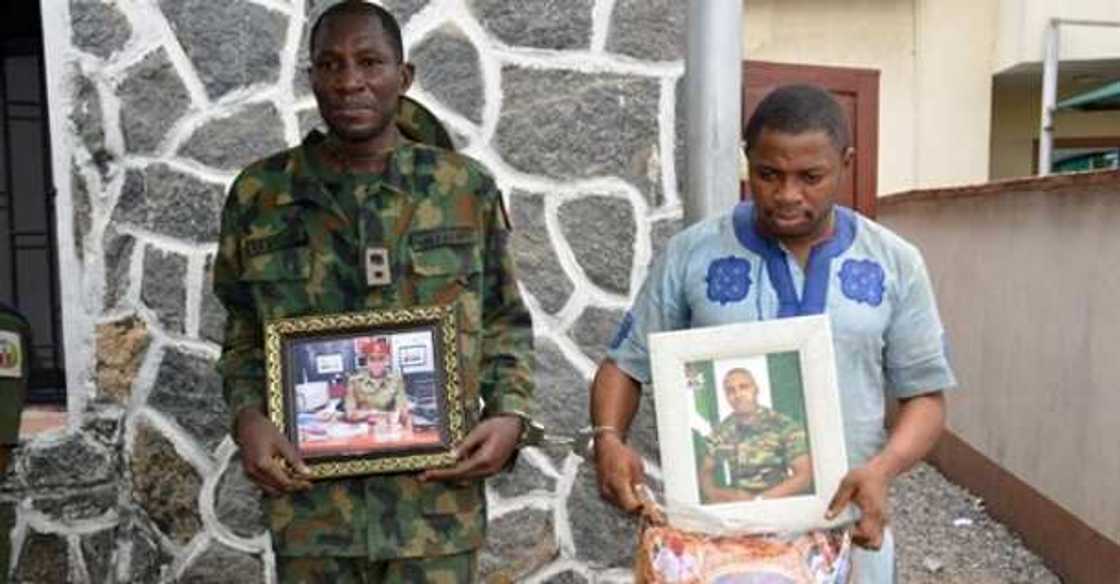 Army arrests fake colonel, major, others in Lagos Army arrests fake colonel, major, others in Lagos