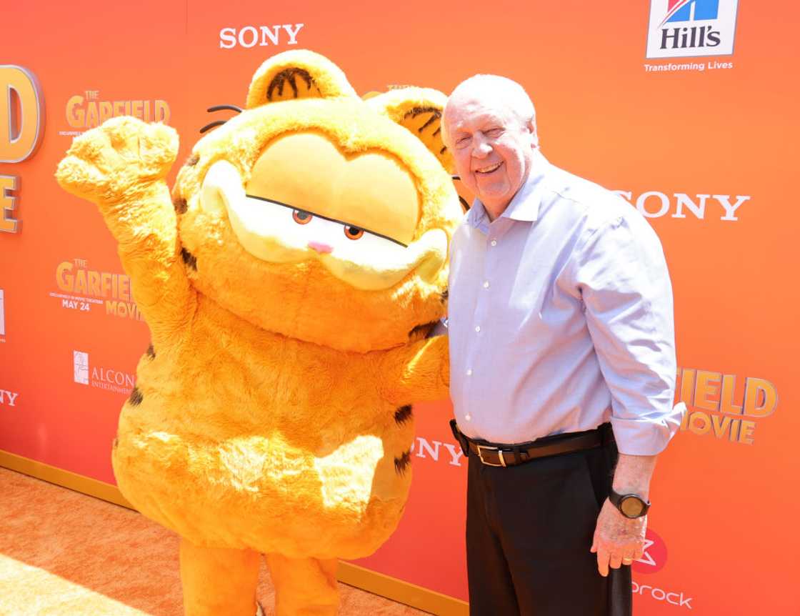 Jim Davis poses with Garfield during the Columbia Pictures World Premiere of "The Garfield Movie"