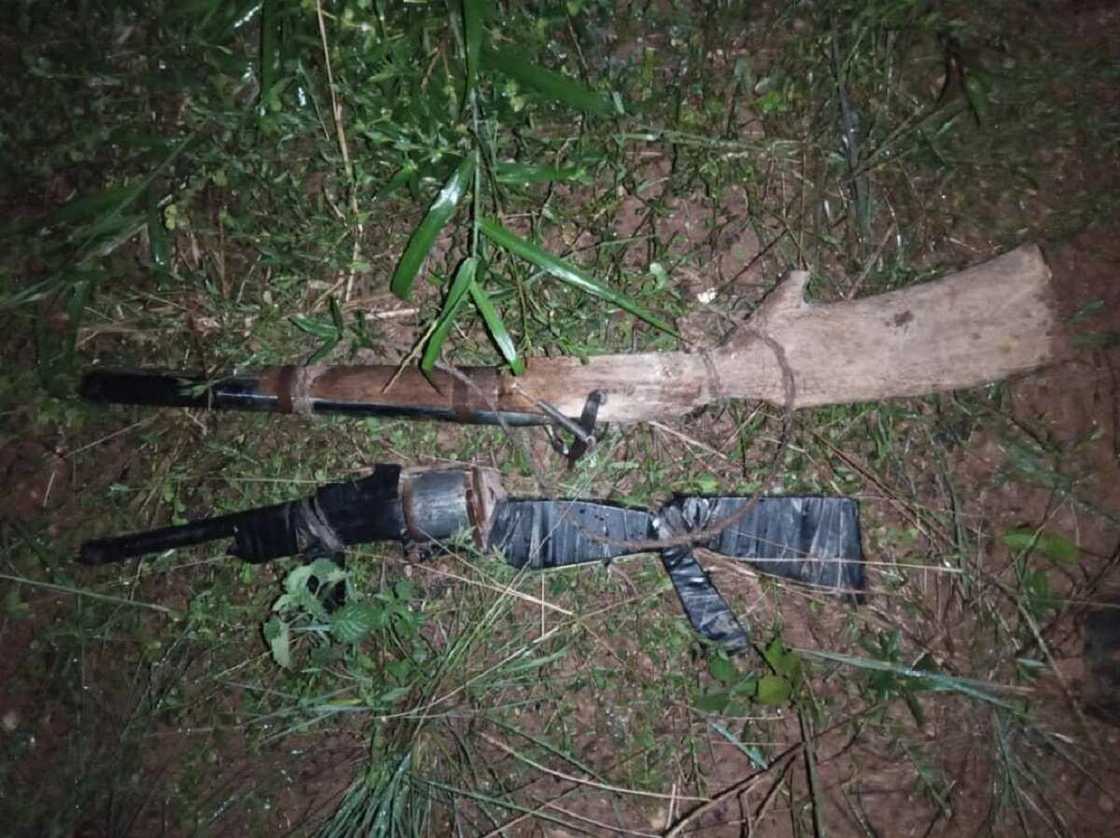 Da ɗuminsa: Rundunar soji ta kakkaɓe ƴan bindiga a hanyar Abuja-Kaduna, ta ƙwato makamai da harsasai Da ɗuminsa: Rundunar soji ta kakkaɓe ƴan bindiga a hanyar Abuja-Kaduna, ta ƙwato makamai da harsasai