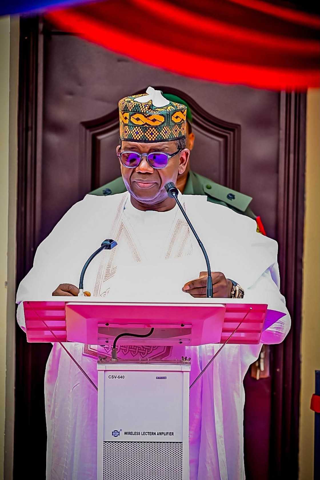 Bello Matawalle ya ba sojoji umarni Bello Matawalle ya ba sojoji umarni