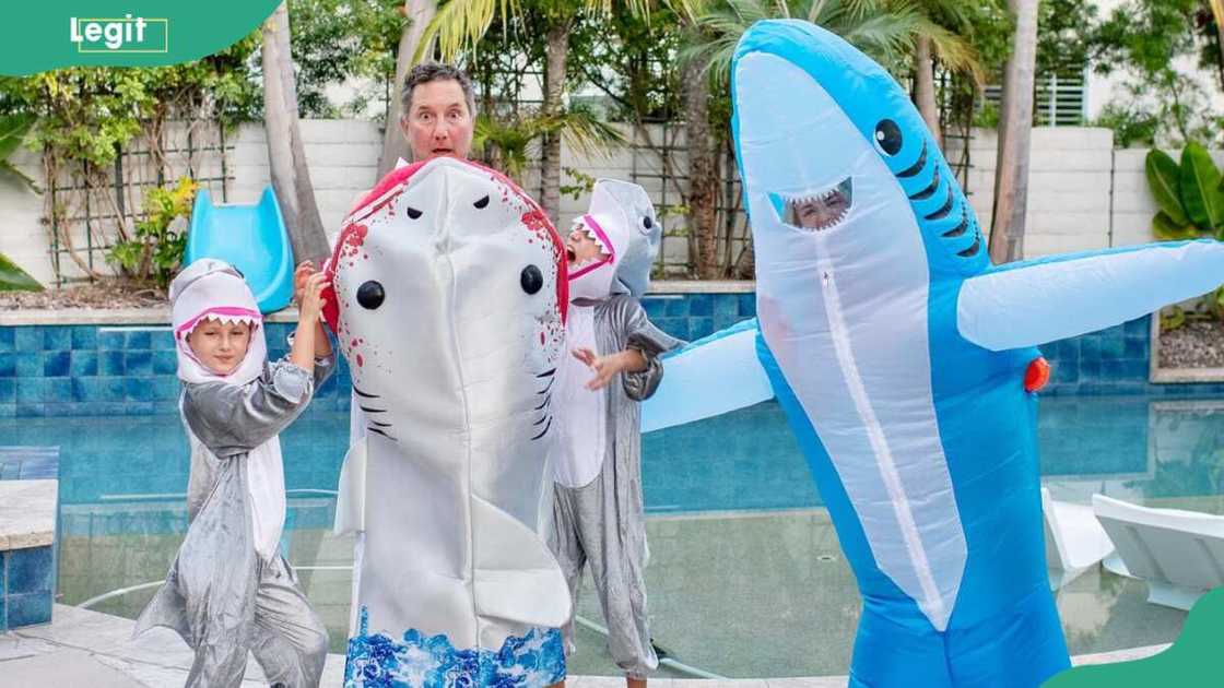 Beach Goers costume Beach Goers costume