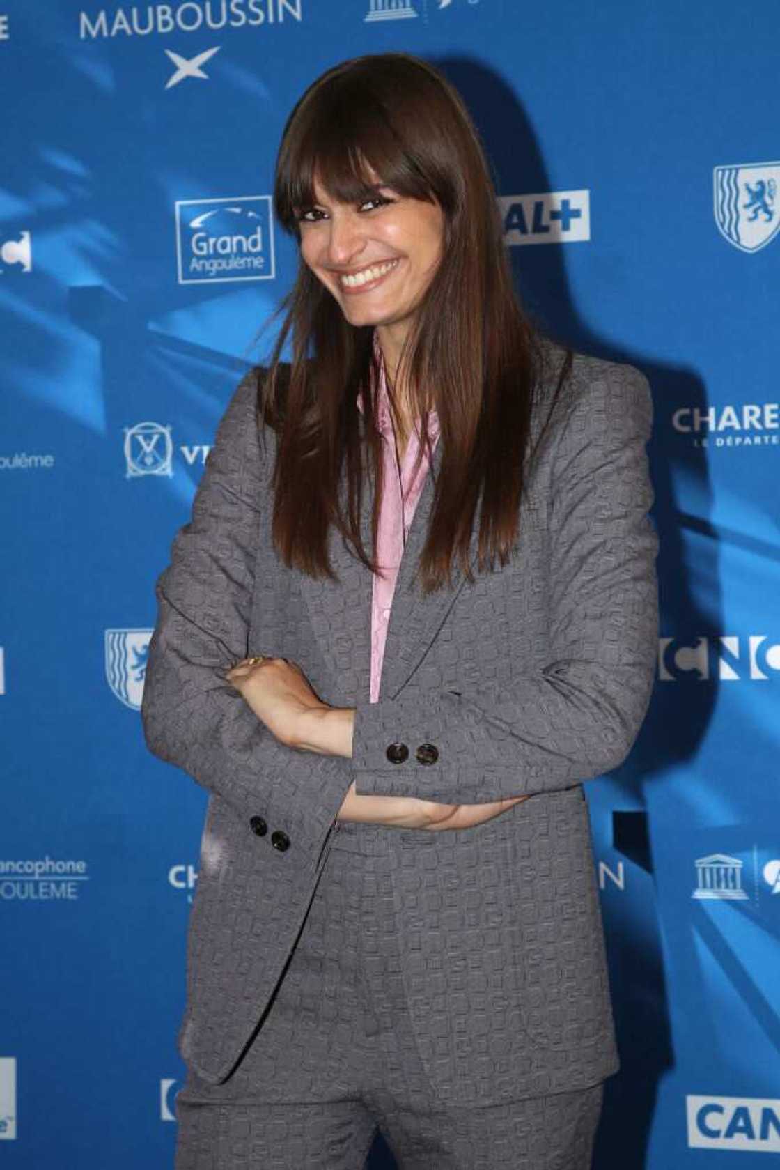 Biographie de Clara Luciani: origines, taille, albums, photos Biographie de Clara Luciani: origines, taille, albums, photos