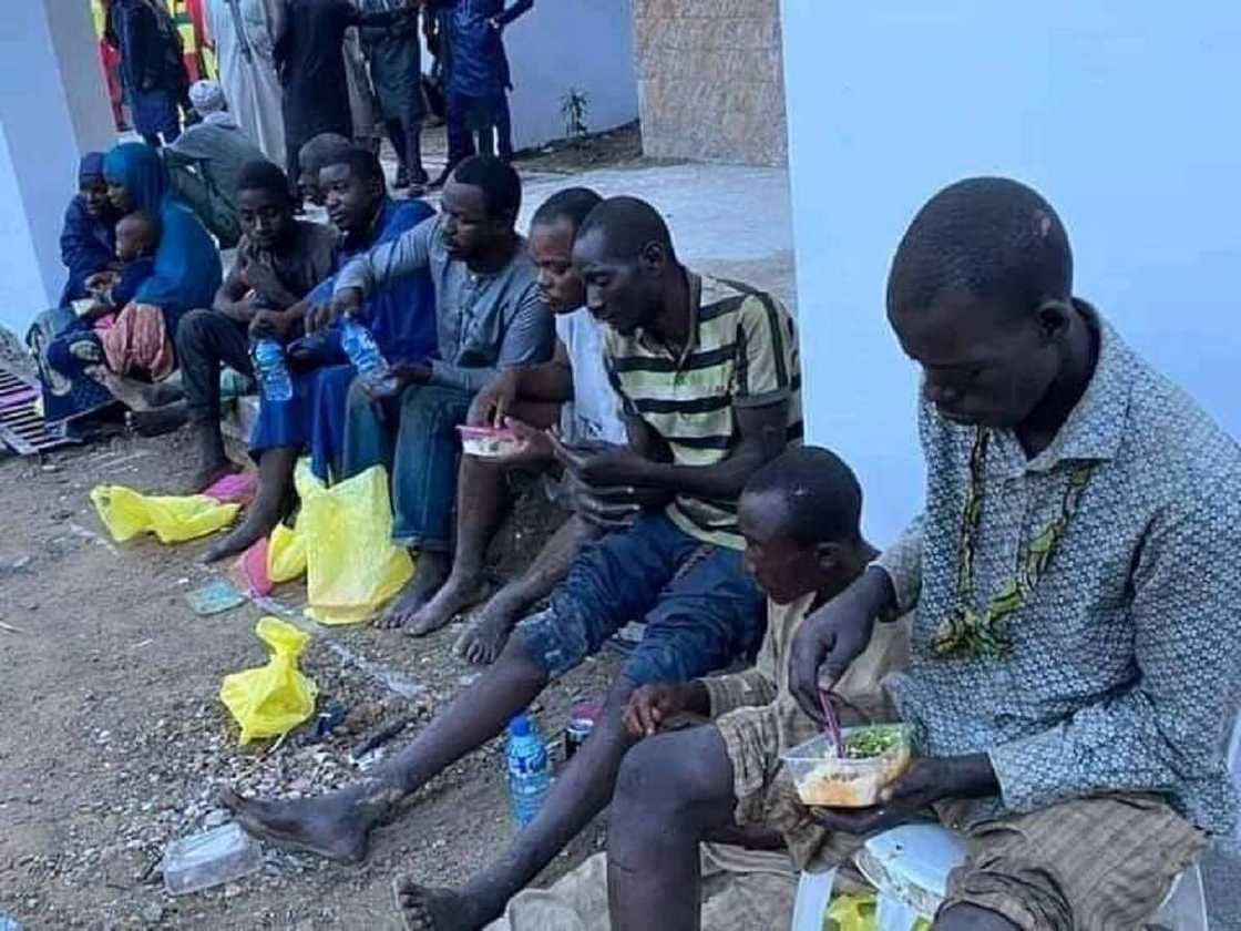 Hounan mutum 11 da Matawalle ya ceto daga hannun 'yan bindiga Hounan mutum 11 da Matawalle ya ceto daga hannun 'yan bindiga